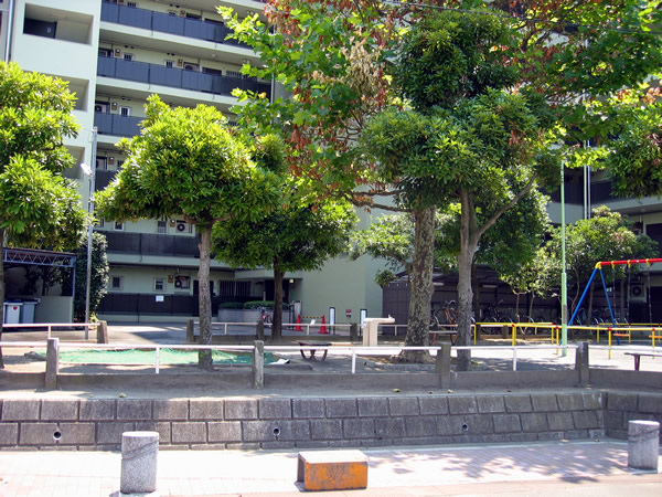 東急ドエル江田ビレジA棟の外観