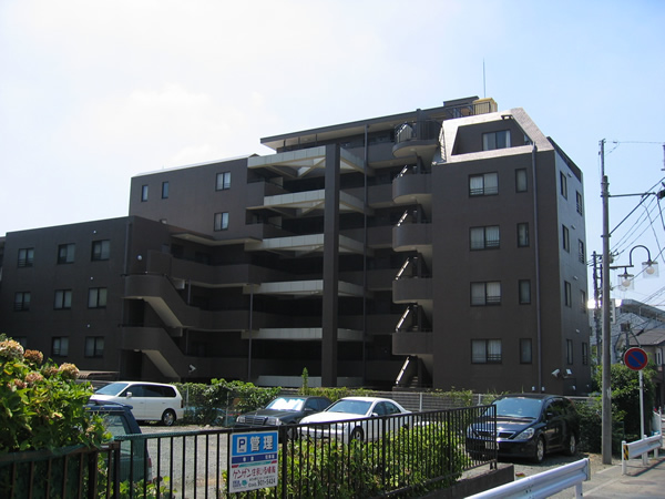 東急ドエルアルスあざみ野2番館の外観