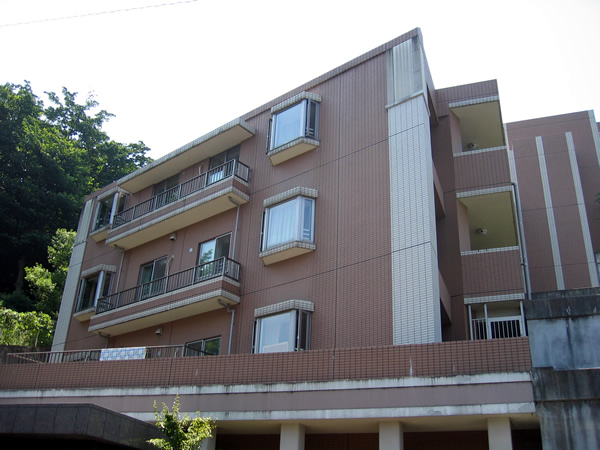 ヴェルビュあざみ野ヒルズスクエアの外観