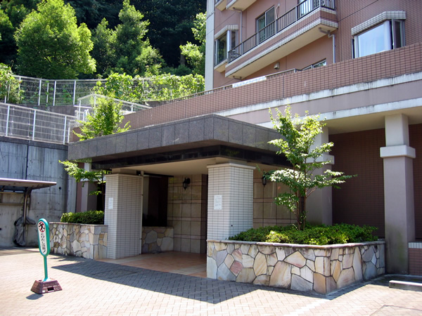 ヴェルビュあざみ野ヒルズスクエアの外観