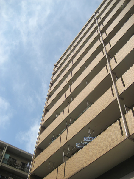 グランイーグル川崎駅前通の外観