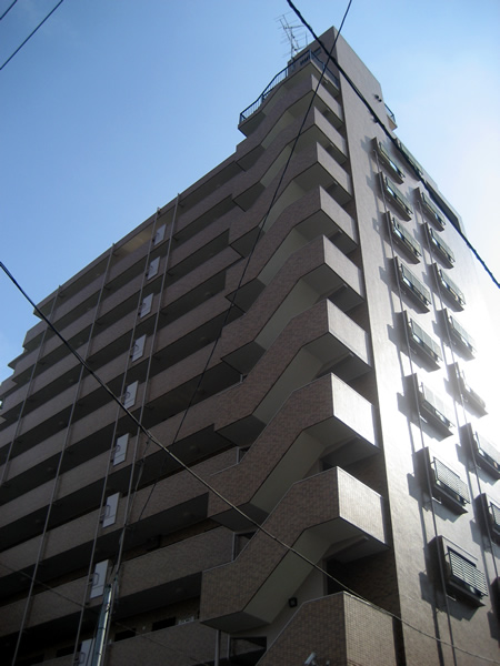 グランイーグル川崎駅前通の外観