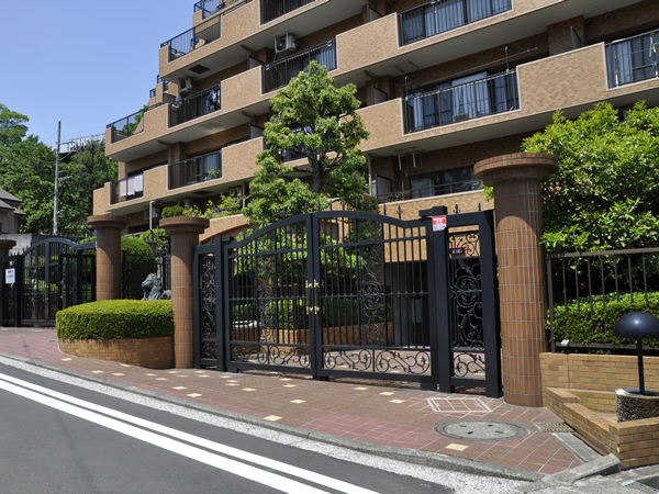 ライオンズマンション横浜ポートビューの外観