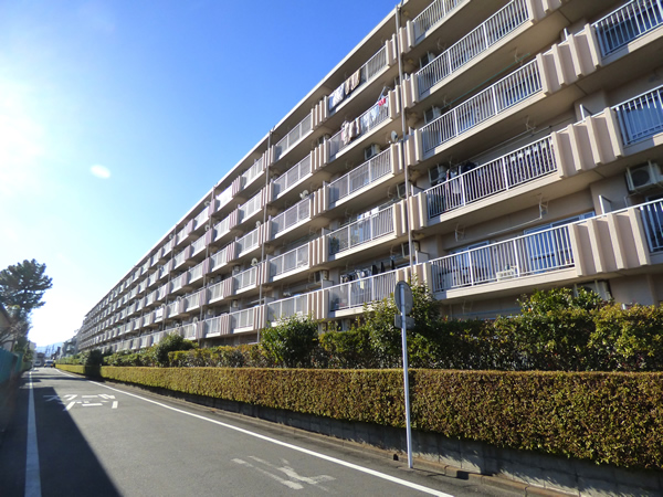 グリーンコーポ相模大野A棟の外観