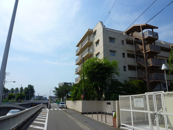 グリーンコーポ相模大野A棟の外観