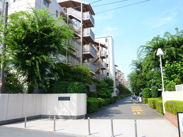 グリーンコーポ相模大野A棟の外観