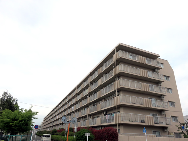 グリーンコーポ相模大野A棟の外観