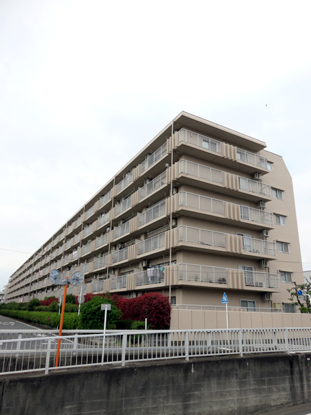 グリーンコーポ相模大野A棟の外観