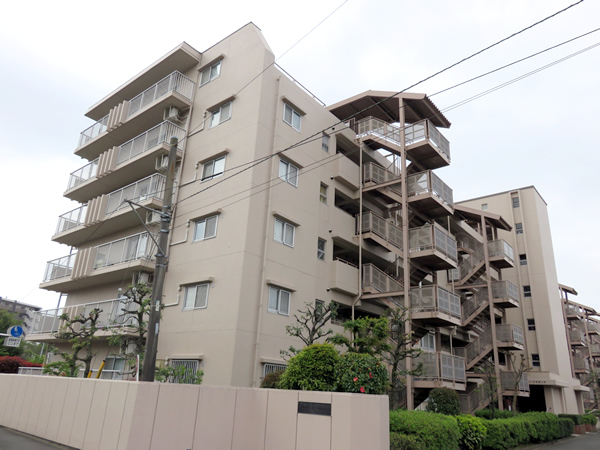 グリーンコーポ相模大野A棟の外観