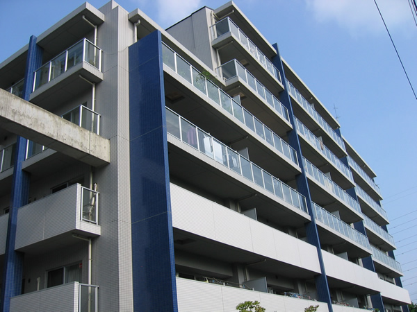 クレッセントグランコートの外観