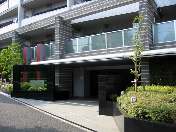 クレッセントグランコートの外観