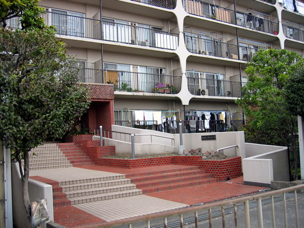 海老名スカイハイツの外観