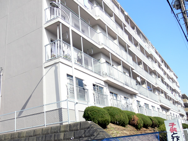 菱興青葉台マンションの外観