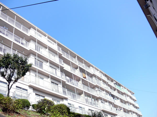 菱興青葉台マンションの外観