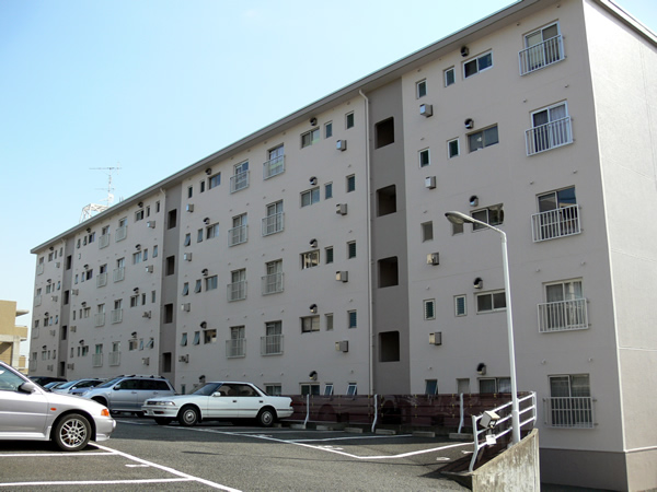 菱興青葉台マンションの外観