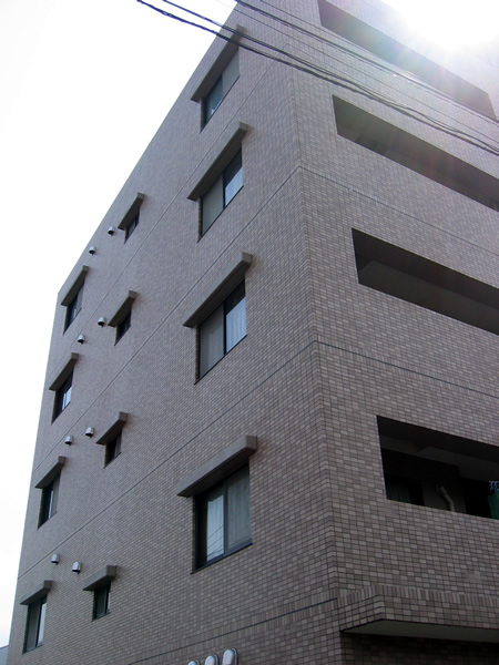 ロイヤルシャトー秦野元町の外観