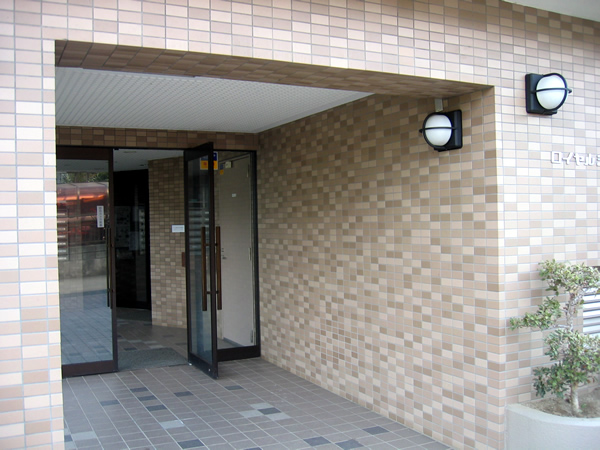 ロイヤルシャトー秦野元町の外観