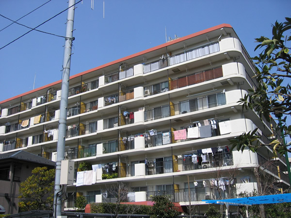 コープ野村府中是政の外観