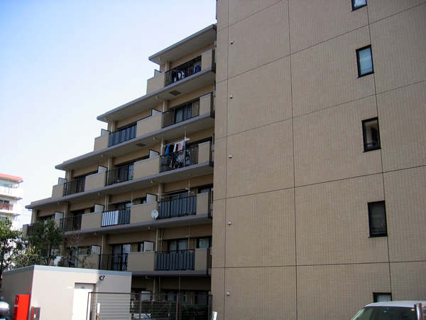 ベルシャトウ府中是政の外観