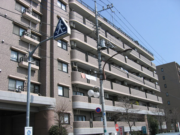 ライオンズプラザ府中是政駅前の外観