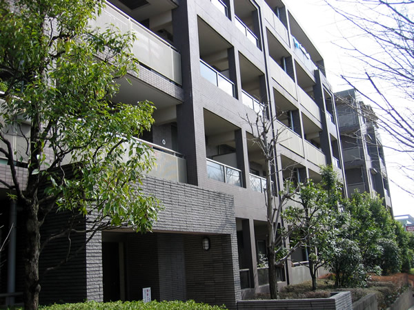 フォンテーヌブロー青葉台A棟の外観