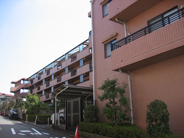 コスモフェスタ青葉台の外観