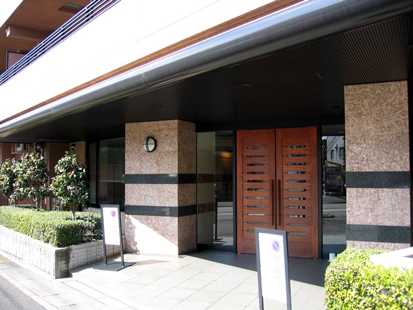 コスモフェスタ青葉台の外観