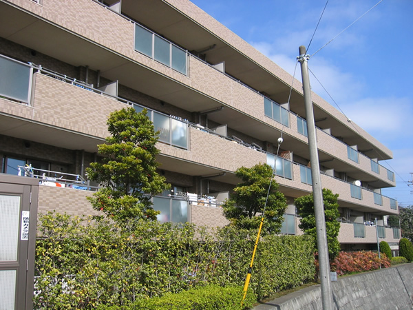 ロイヤルシャトー青葉台の外観