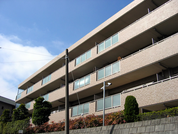 ロイヤルシャトー青葉台の外観