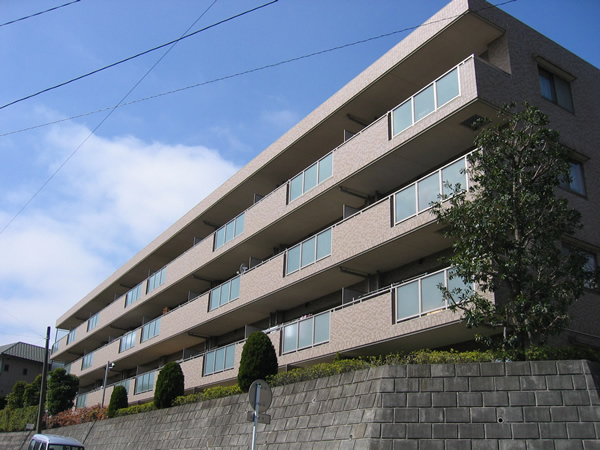 ロイヤルシャトー青葉台の外観