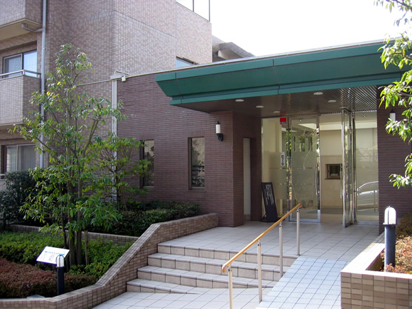 ロイヤルシャトー青葉台の外観