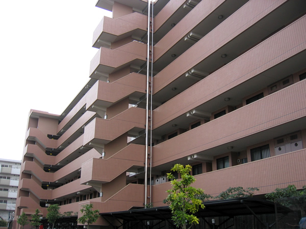 コスモ青葉台コートフォルムの外観