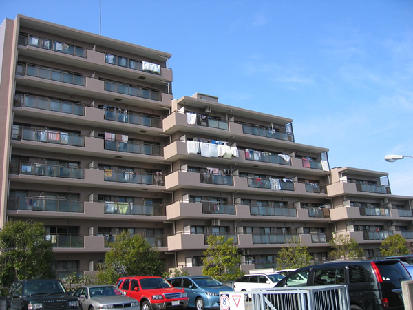 ヒルトップコートきらめきの街2番館の外観