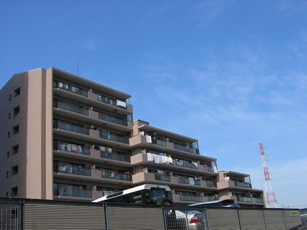 ヒルトップコートきらめきの街2番館の外観