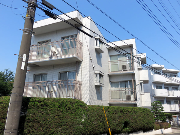 陽輪台青葉台の外観