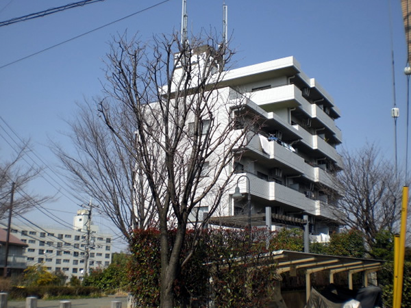 日興パレス江田の外観