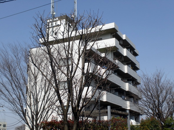 日興パレス江田の外観