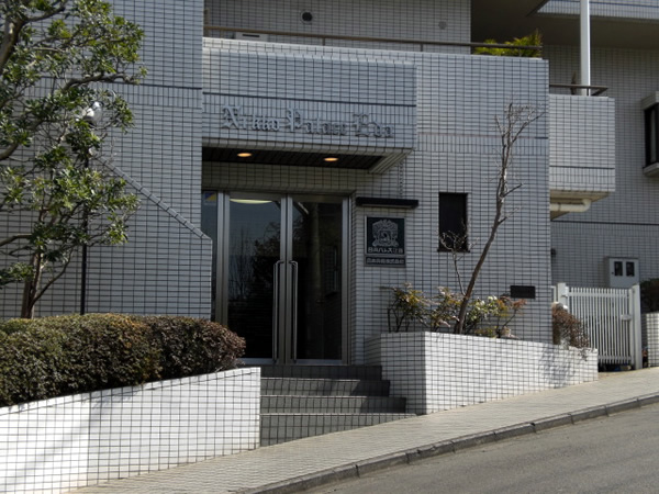 日興パレス江田の外観