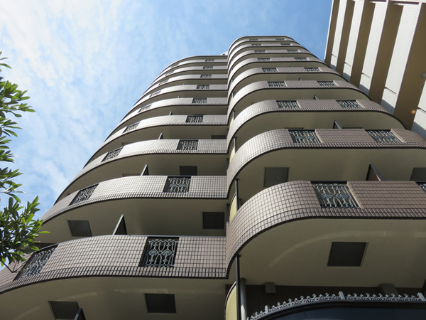 グリフィン新横浜8番館の外観