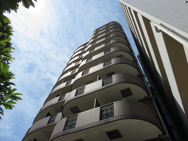 グリフィン新横浜8番館の外観