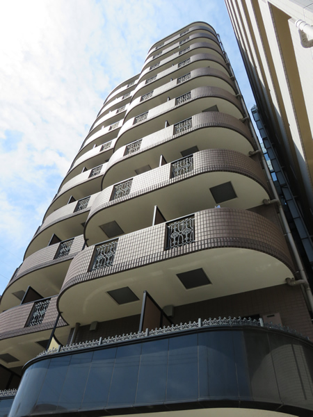 グリフィン新横浜8番館の外観