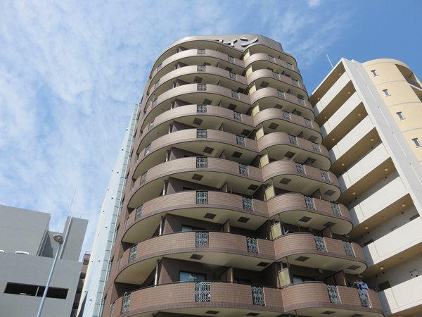 グリフィン新横浜8番館の外観