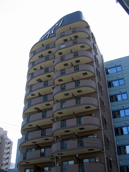 グリフィン新横浜8番館の外観