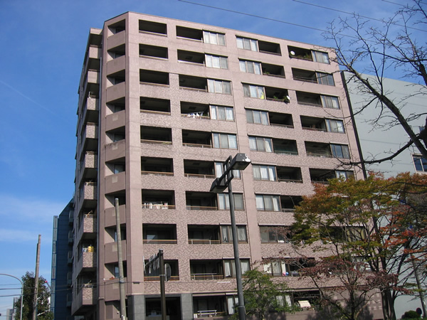 クレッセント新横浜の外観