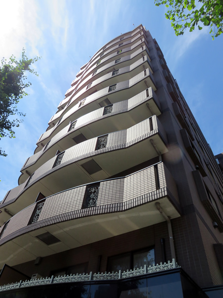 グリフィン新横浜6番館の外観