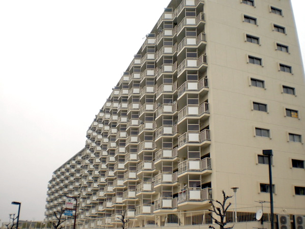 市ヶ尾プラーザビルの外観