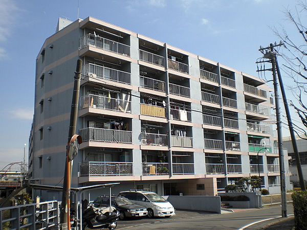 ライオンズマンション青葉台の外観