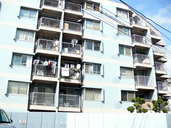 ライオンズマンション青葉台の外観