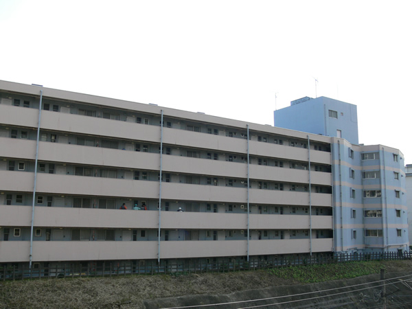 ライオンズマンション青葉台の外観