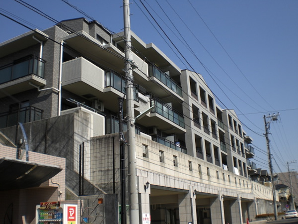 ライオンズヒルズ青葉台南の外観